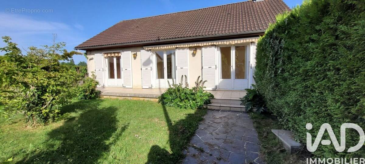 Photo 1 - Maison à NIEUIL-L'ESPOIR