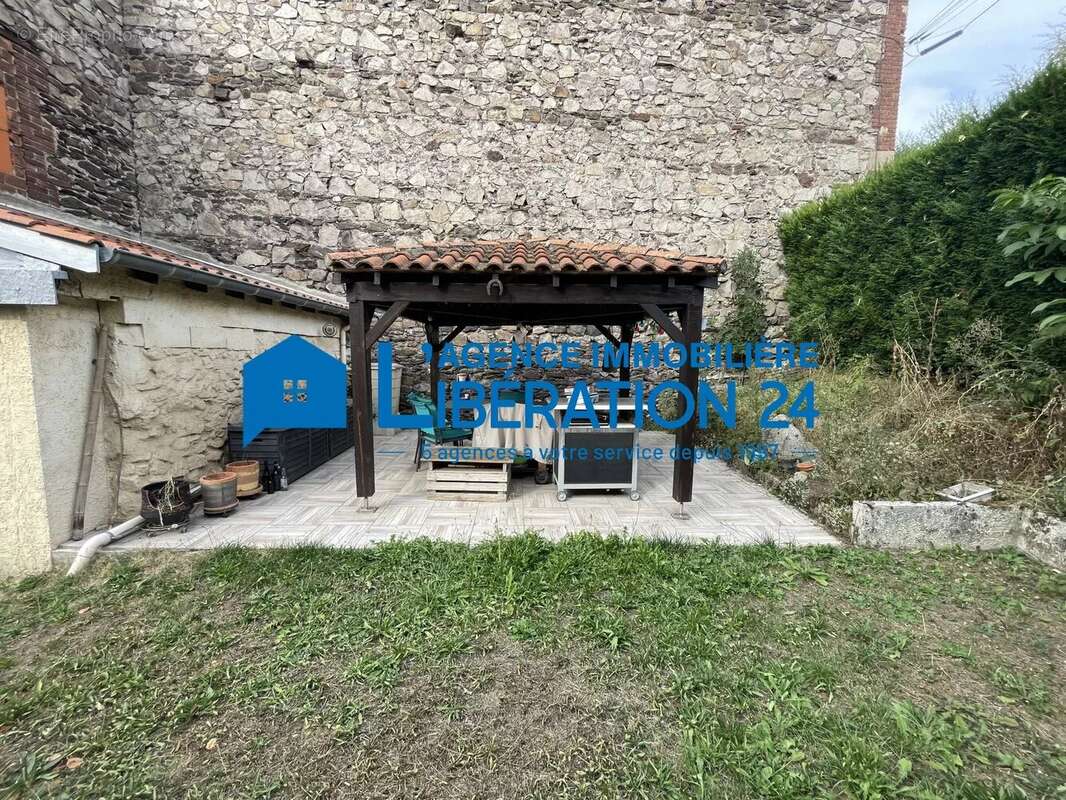 Maison à LE CHAMBON-FEUGEROLLES