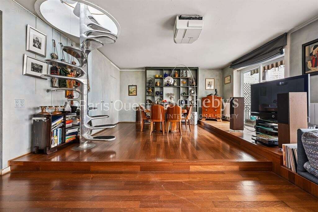 Appartement à NEUILLY-SUR-SEINE