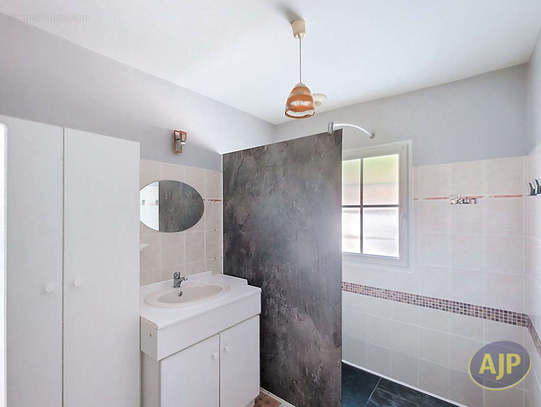 Maison à ROCHESERVIERE