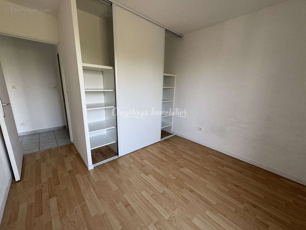 Appartement à LA RIVIERE-SAINT-SAUVEUR