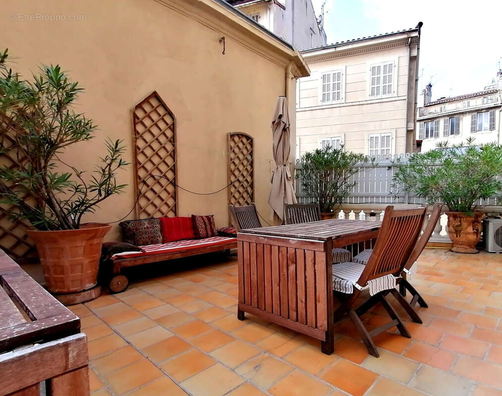 Appartement à MARSEILLE-1E