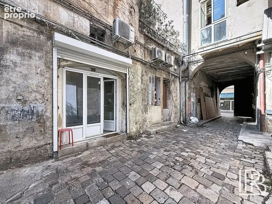 "appartement" atypique - charme de l'ancien - rue sainte - photo 9