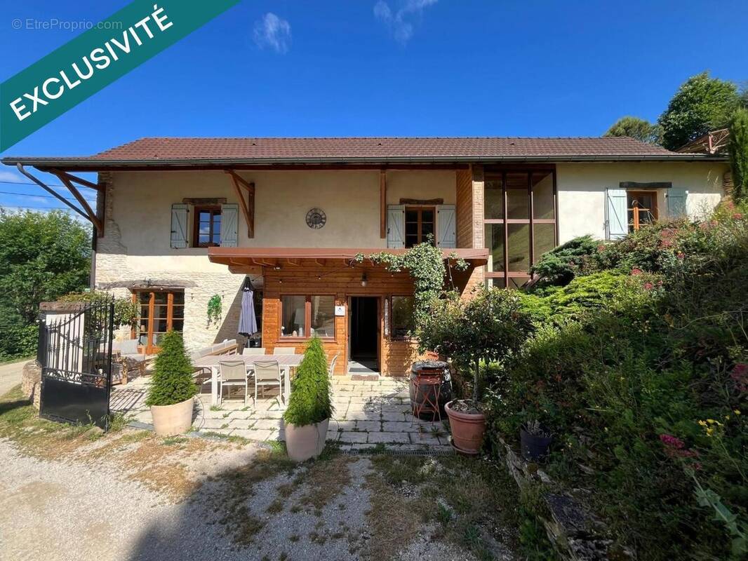 Photo 1 - Maison à SICCIEU-SAINT-JULIEN-ET-CARISIEU