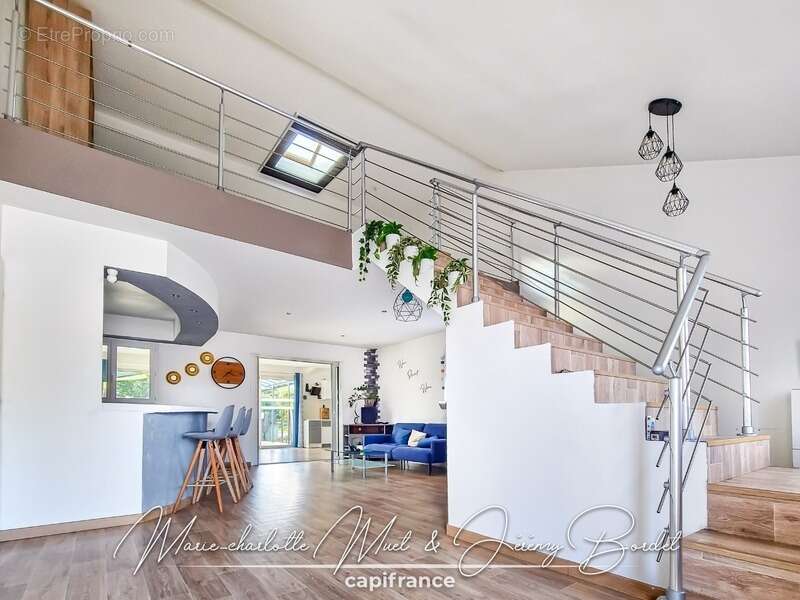 Grande maison familiale avec logement indépendant, garages et dépendances - photo 11