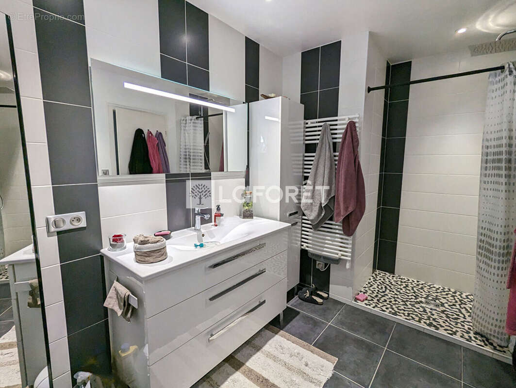 Maison à MONTAIGU-DE-QUERCY