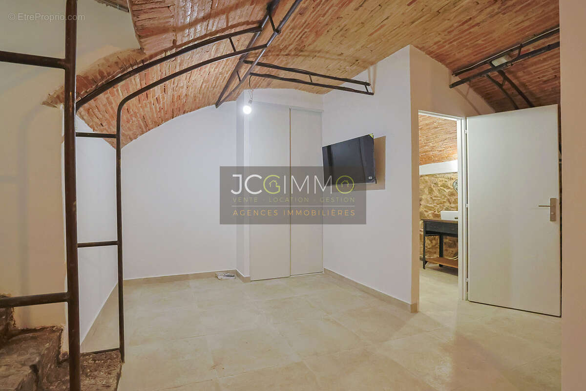 Appartement à CUERS