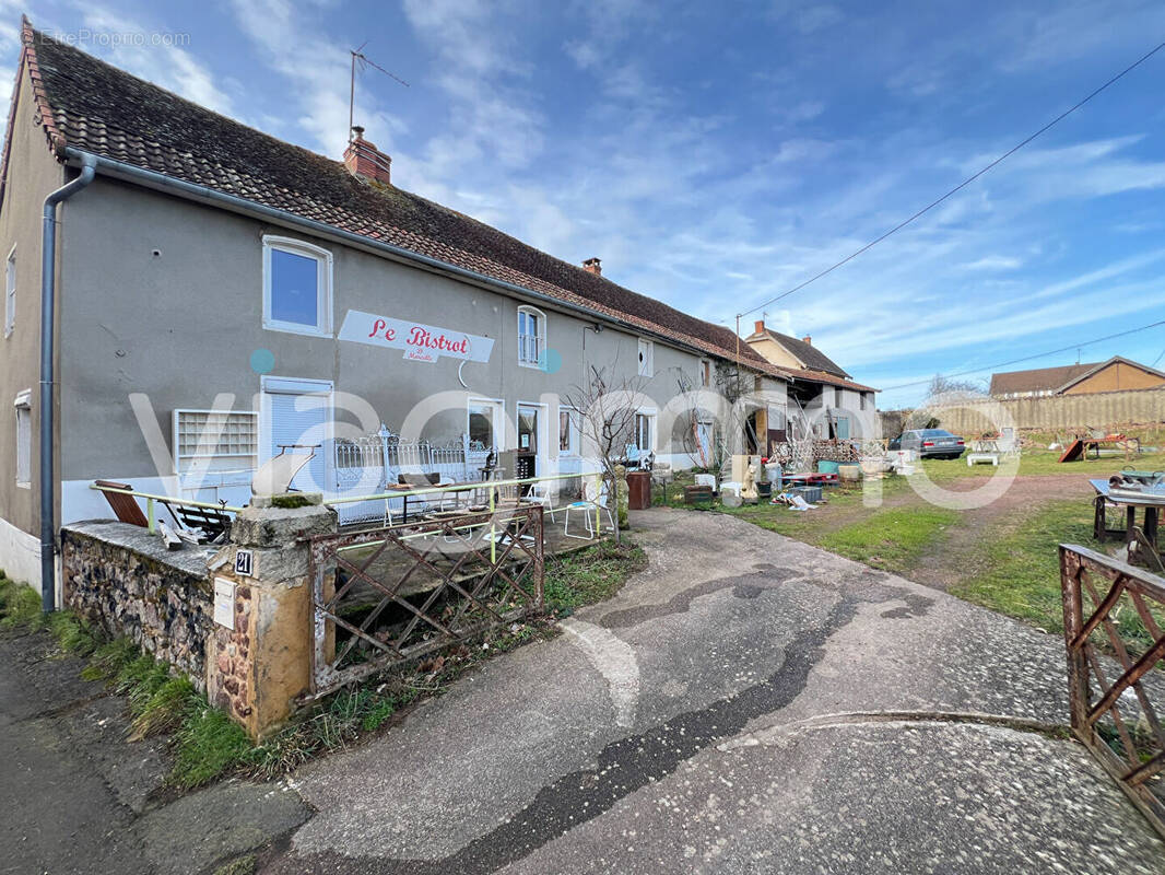 Maison à LA CLAYETTE