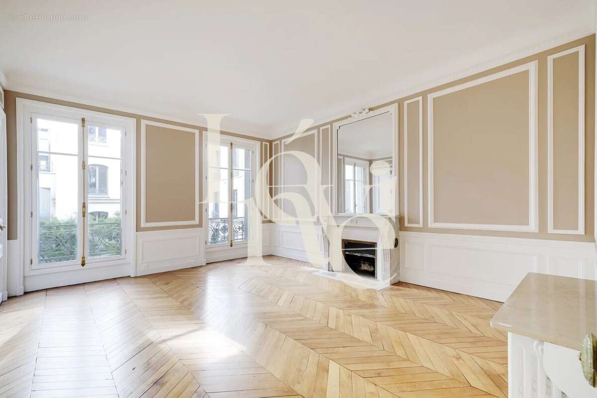 Appartement à PARIS-17E