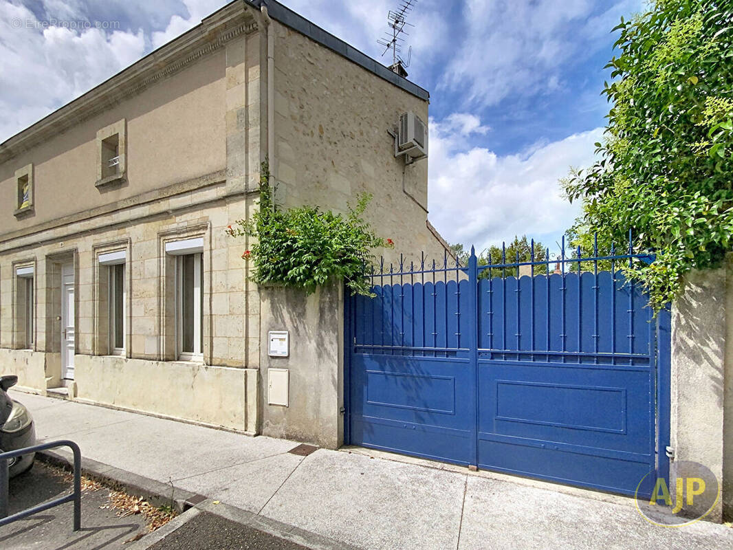 Maison à BLANQUEFORT