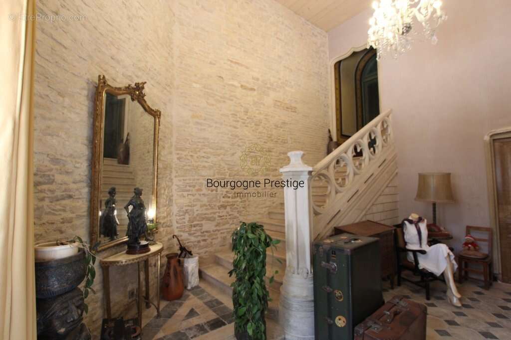 Chateau de caractere aux racines medievales entre patrimoine et art de vivre bourguignon - photo 7