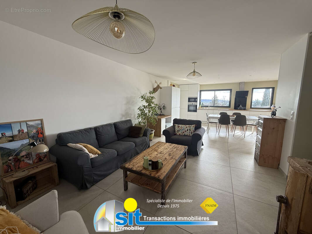 Appartement à LES COTES-D'AREY