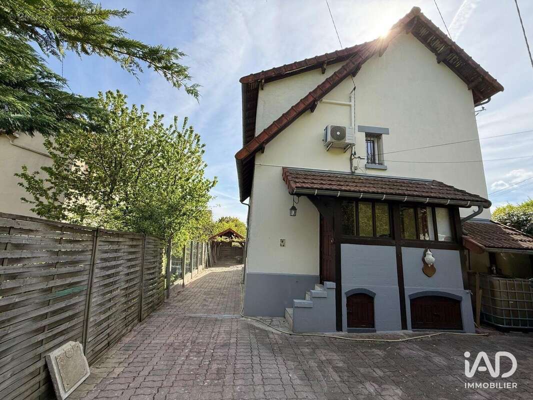 Photo 2 - Maison à MONTIGNY-LES-CORMEILLES