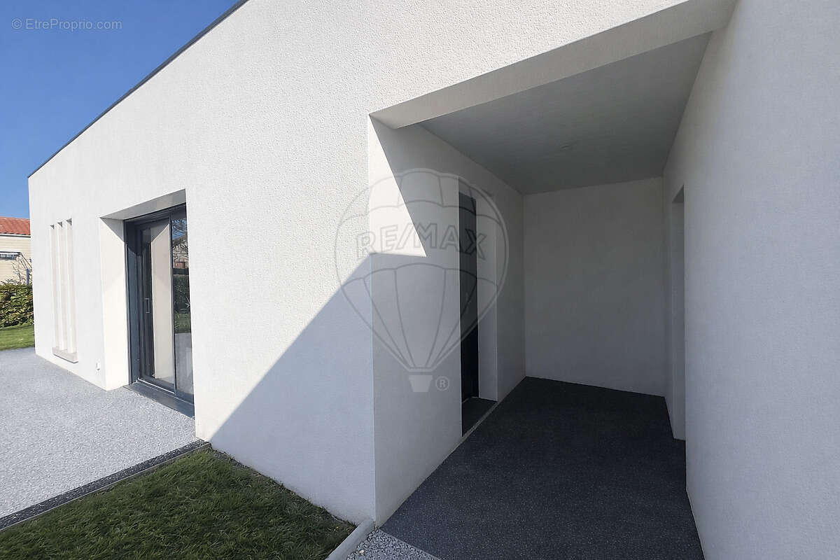 Maison à CHAILLEVETTE