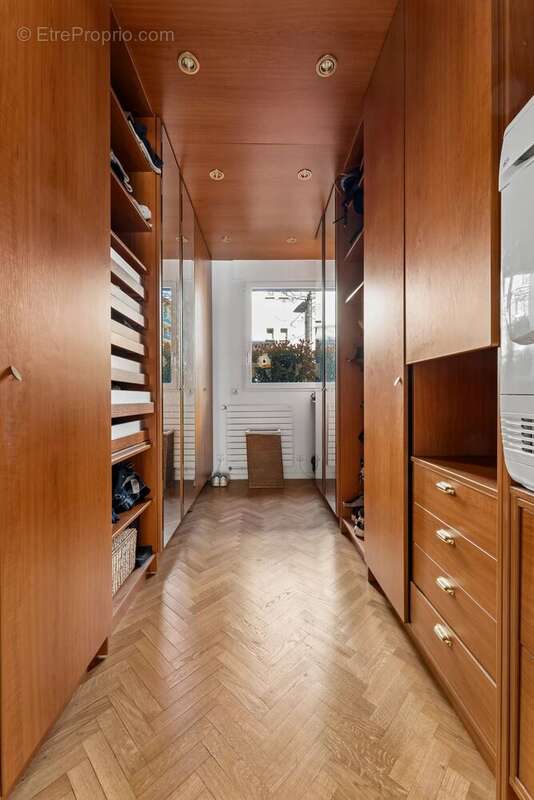 Appartement à LEVALLOIS-PERRET