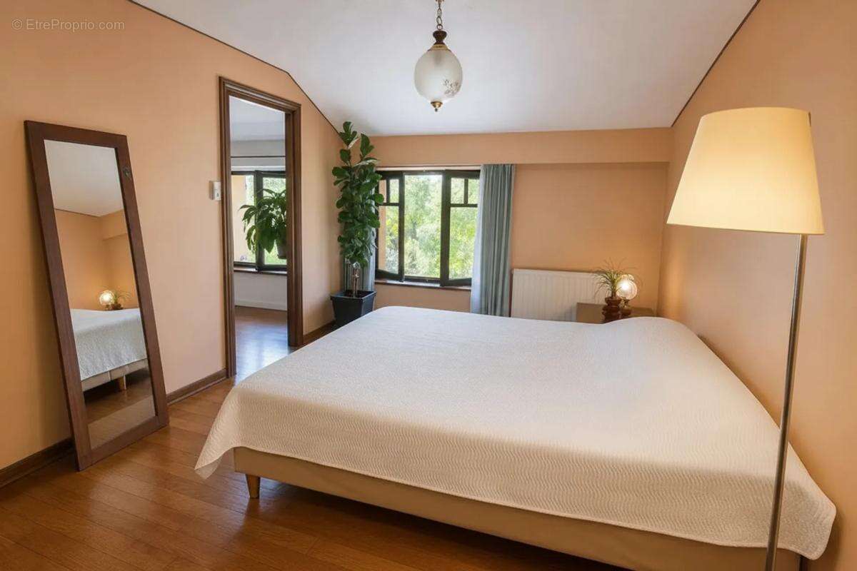 Maison F6 à Ville-sur-Yron avec jardin et garages - photo 7