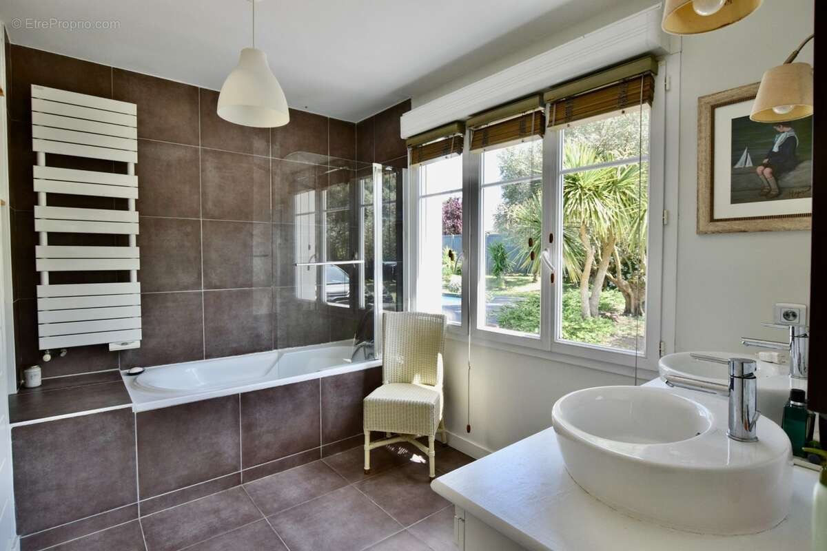 Ensemble immobilier dans quartier résidentiel ! - photo 6