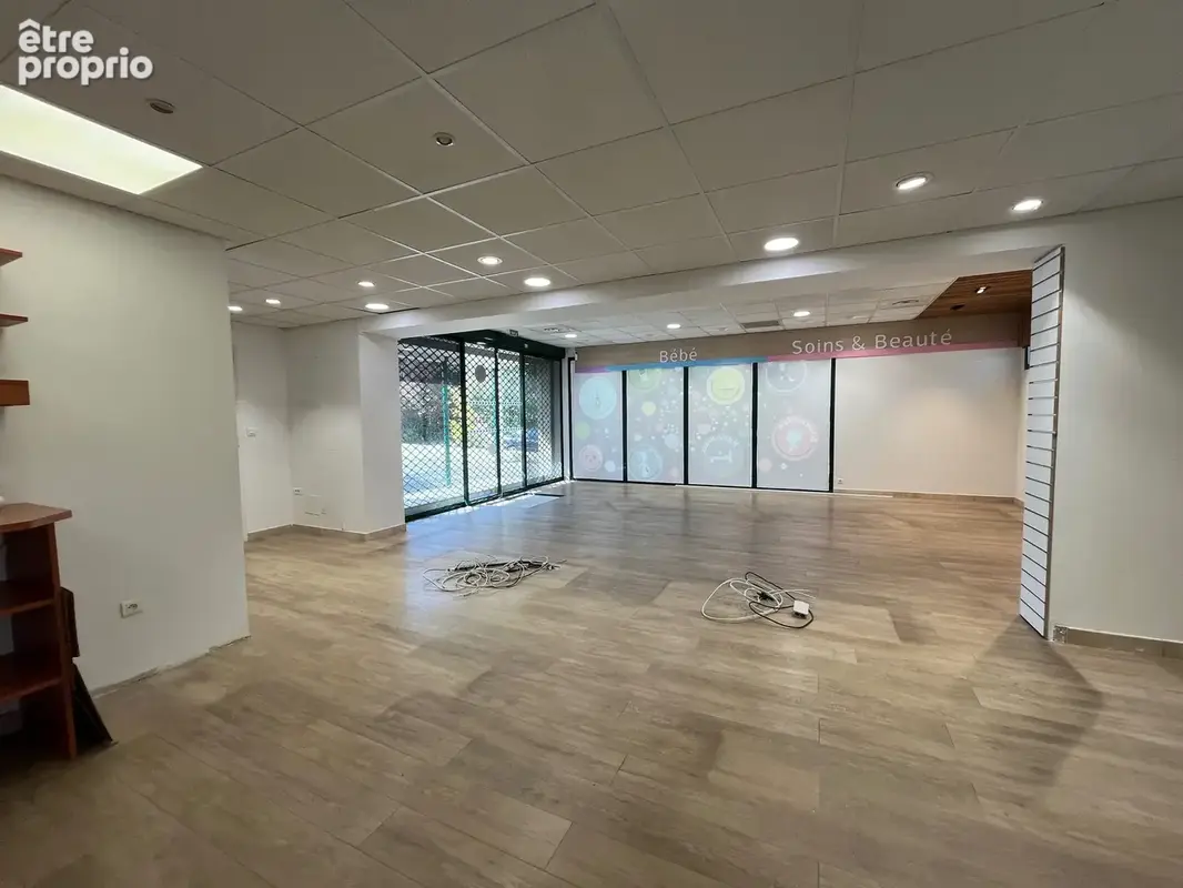 Local commercial  97 m2 + habitation 50 m2 - photo 13