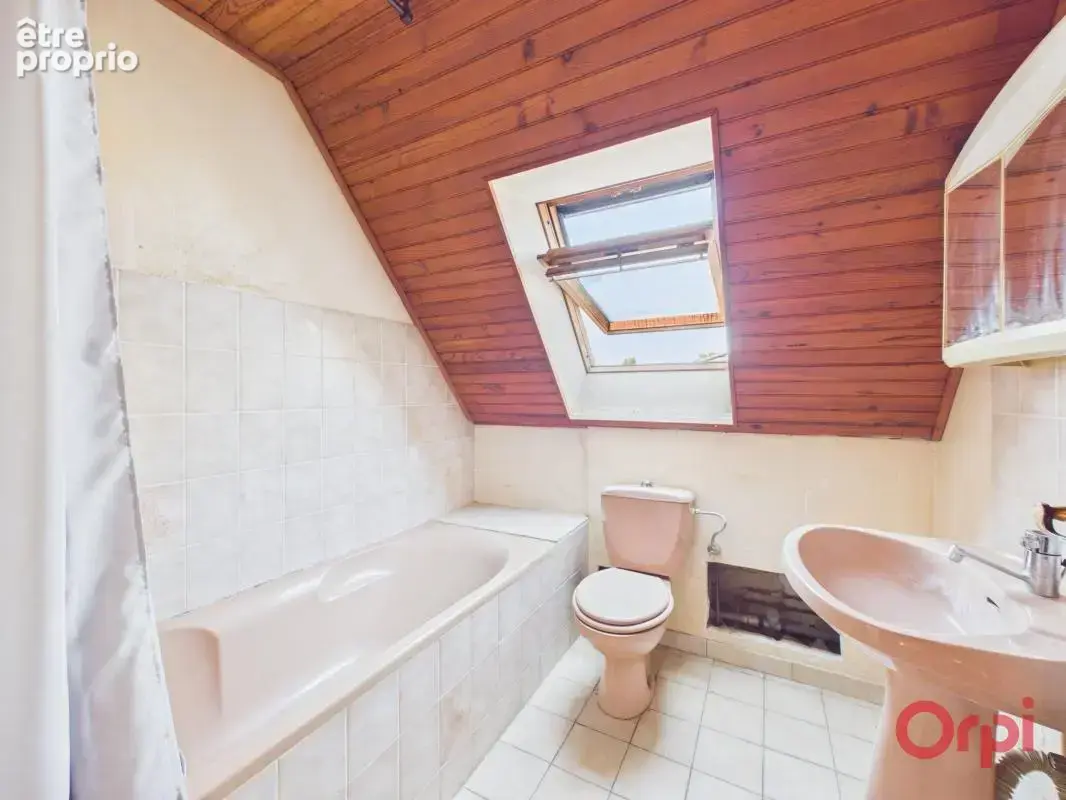 Maison familiale de 4 chambres sur terrain arboré de 480 m² - photo 6