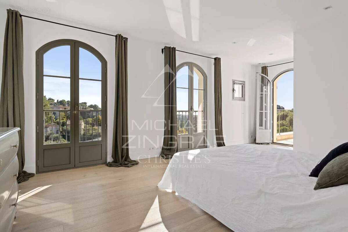 Maison à MOUGINS