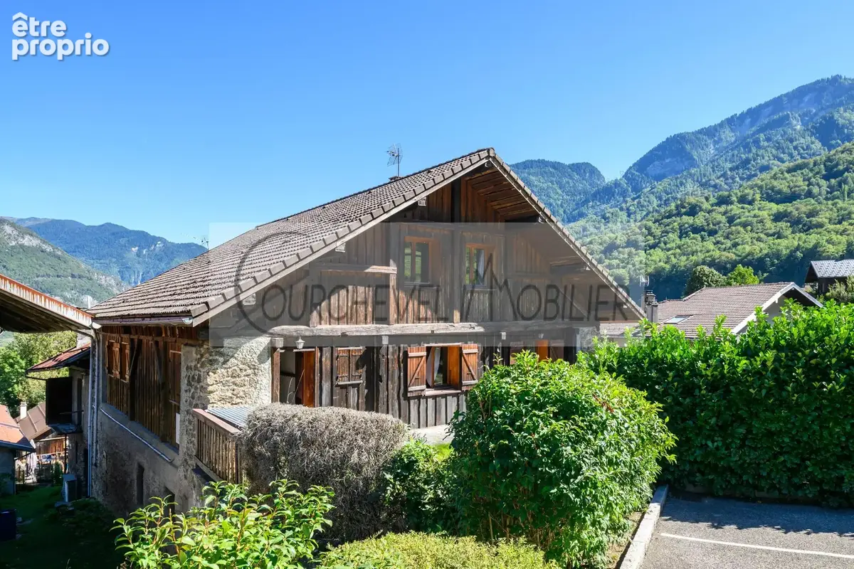Chalet à proximité de Doucy et des 3 Vallées – Un potentiel exceptionnel - photo 1