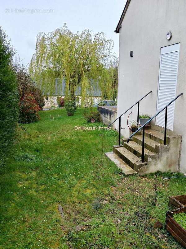 Maison à NOUANS-LES-FONTAINES