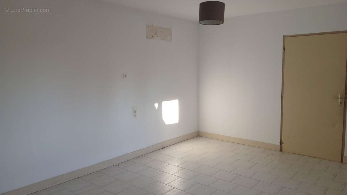 Appartement à MONTIGNAC-LE-COQ