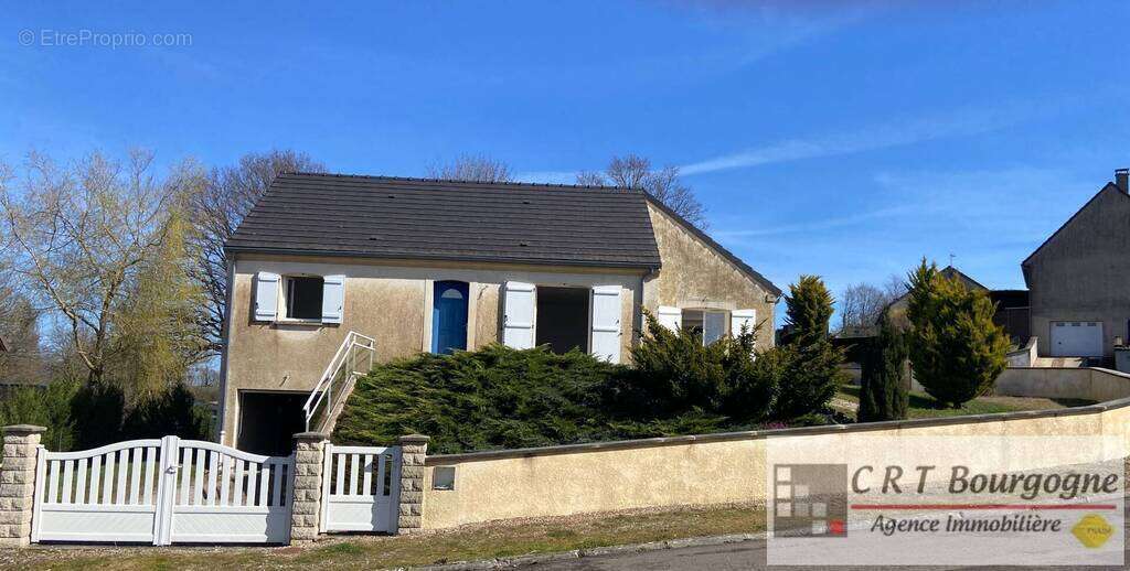 Maison à SAINT-SAUVEUR-EN-PUISAYE