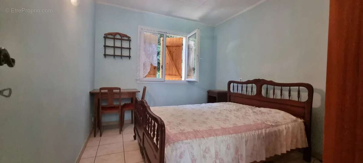 Maison à CASTELNAU-MONTRATIER