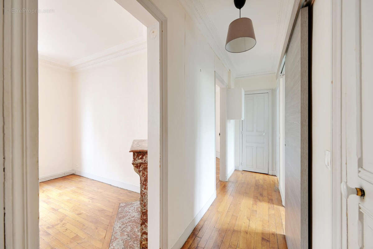 Appartement à PARIS-14E