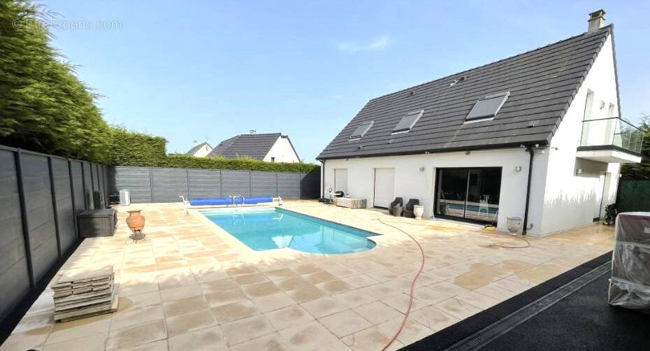 Maison à SAINT-MARTIN-BOULOGNE