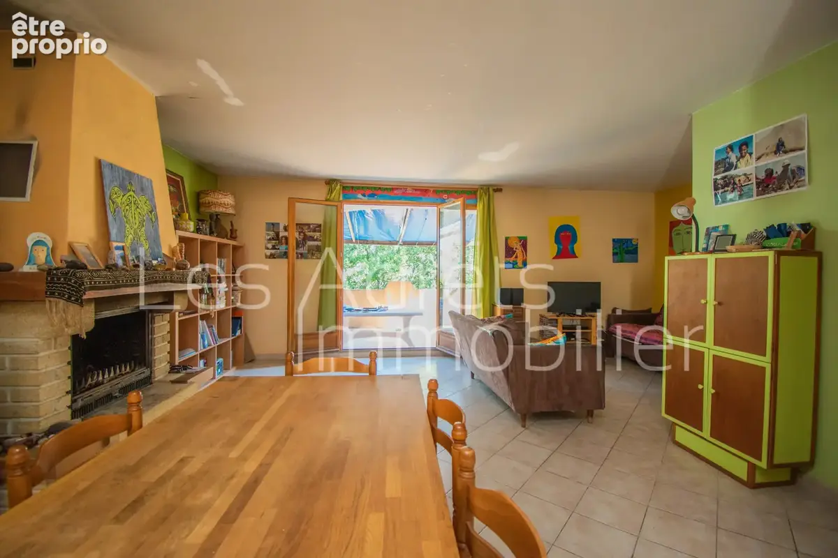 Maison au calme avec 4 chambres, grand terrain et superbe potentiel - photo 8