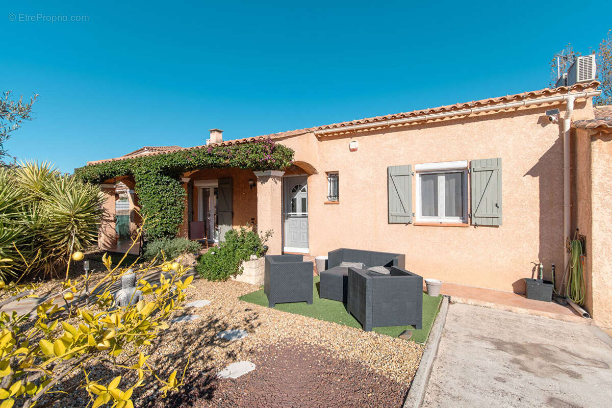 Maison à SOLLIES-PONT