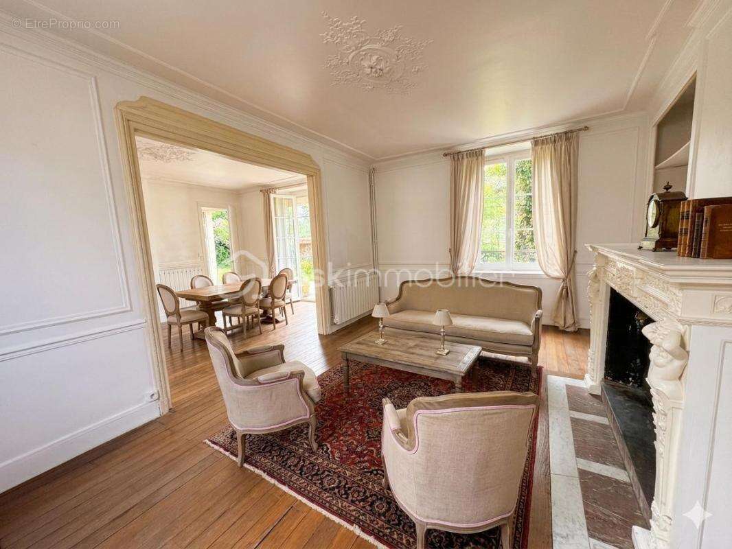 Maison à TRIE-CHATEAU