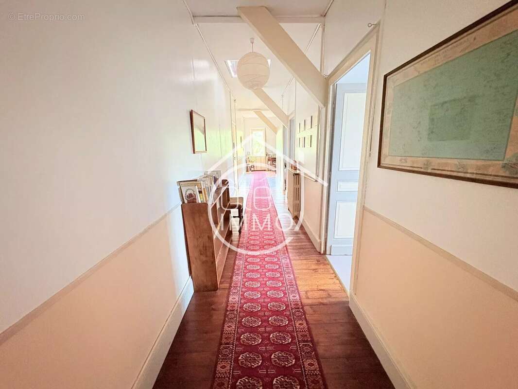 BERGERAC : Manoir atypique 17 pièces de 570m² avec dépendances - photo 10
