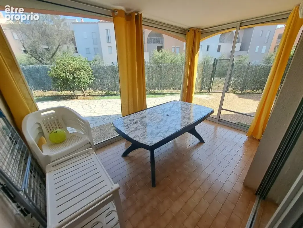 Le cap d'agde t3 + cabine en rez de jardin avec parking. - photo 2
