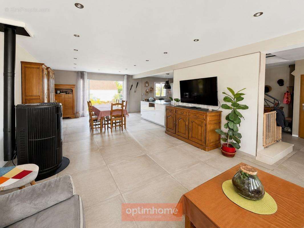Margny-lès-compiègne – propriété contemporaine de 260 m² avec dépendance de plus de 170 m² - photo 5