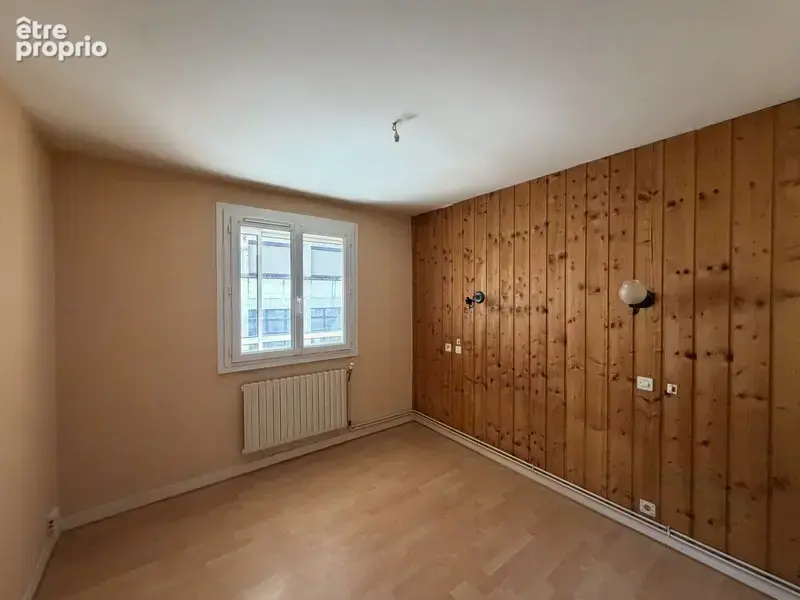 Saint Claude, proche de la gare, Appartement Type 3 à rénover - photo 3