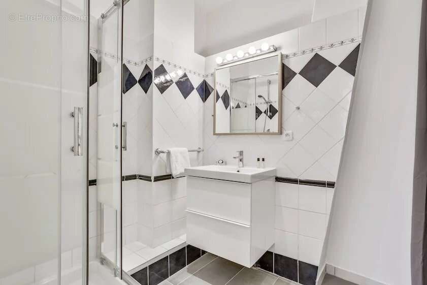 Appartement à PARIS-1E