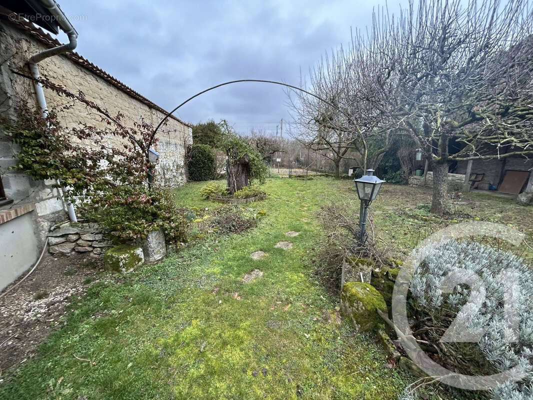 Maison à CHEPPES-LA-PRAIRIE