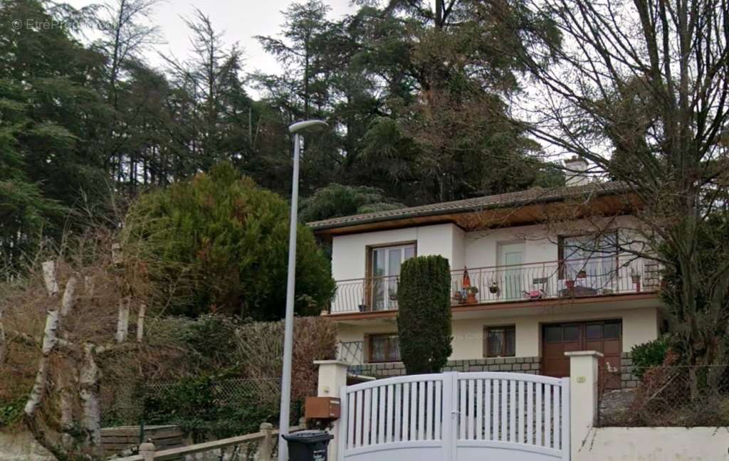 Maison à SAINT-JUST-SAINT-RAMBERT