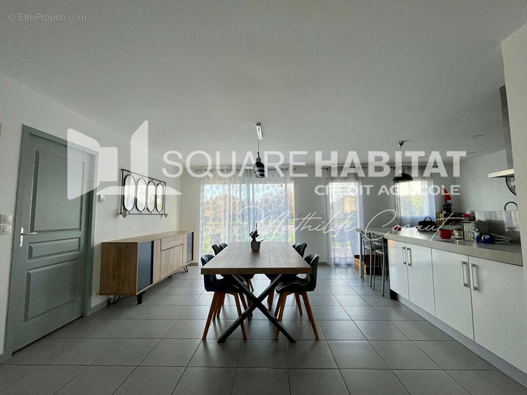 Maison à SAINT-MACAIRE-EN-MAUGES