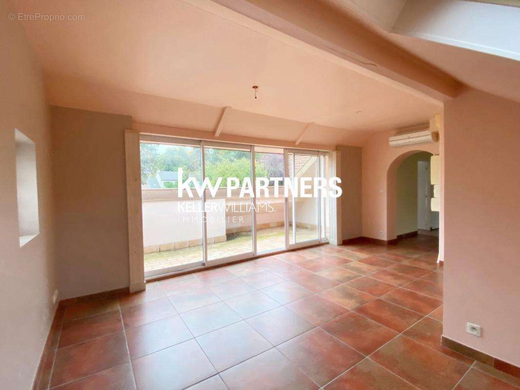 Appartement à COMBS-LA-VILLE