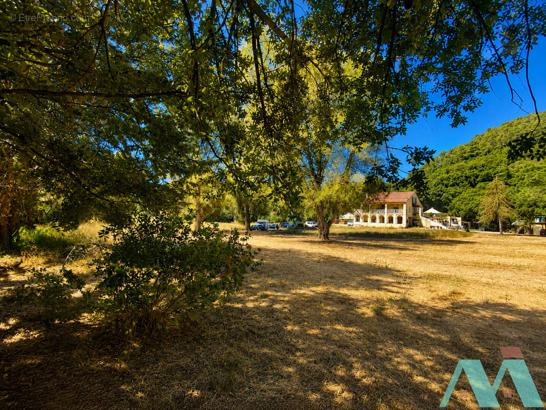 Propriété 11 pièces 390m2 sur terrain de 7000m2 - photo 2
