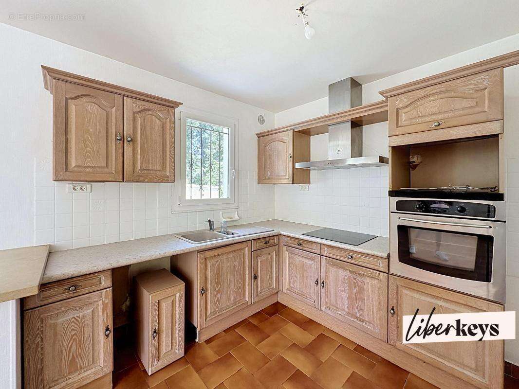 Maison de plain pied avec parc boisé - photo 3