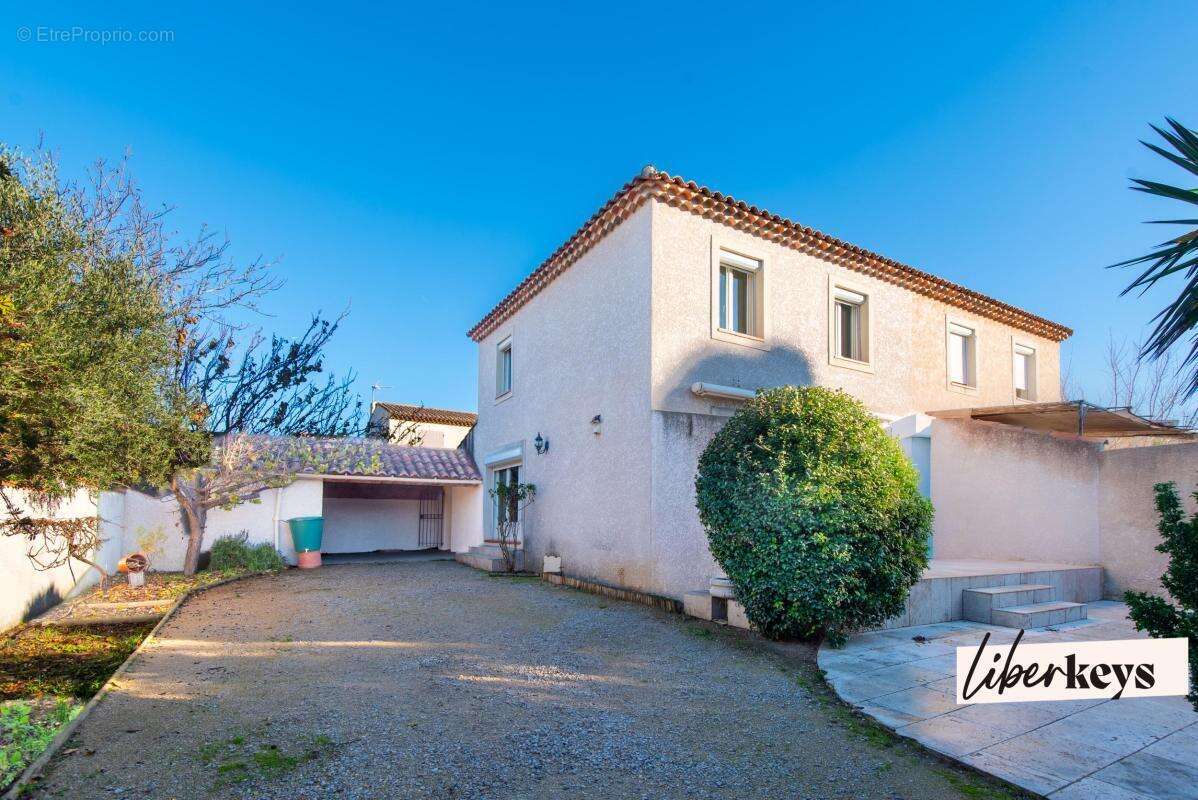 Maison à PELISSANNE