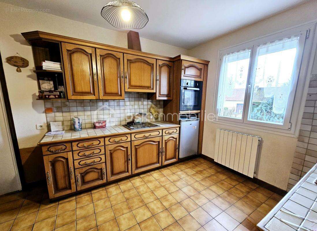 Maison familiale de 125 m² sur 1 099 m² de terrain – Lapalisse - photo 4