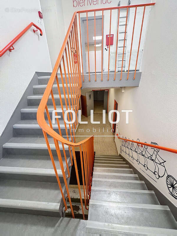 A vendre  saint lo  centre ville  50000   2500 m2 de bureaux - photo 7
