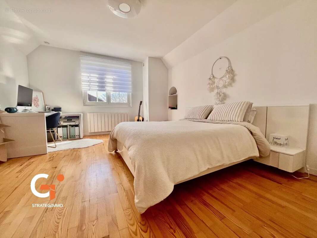 Maison à SAINT-ETIENNE-DU-ROUVRAY