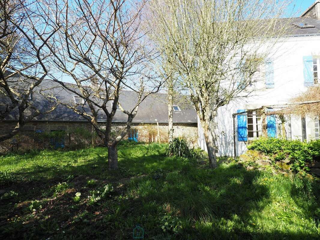 Une propriété, deux maisons en pierres autour d'un joli jardin privatif - photo 2